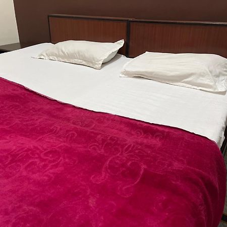 Raja Guest House -- Jalandhar Railway Station -- For Family, Couples, Travellers エクステリア 写真