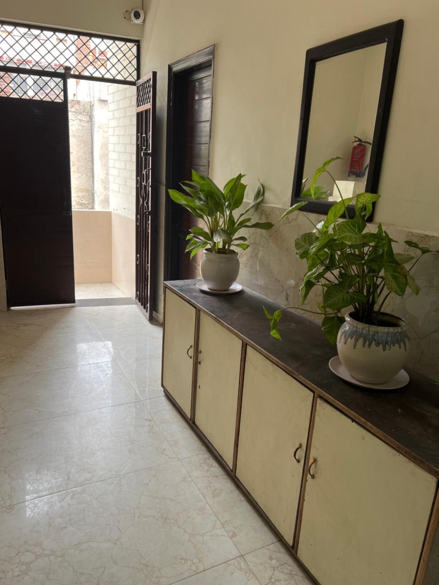 Raja Guest House -- Jalandhar Railway Station -- For Family, Couples, Travellers エクステリア 写真