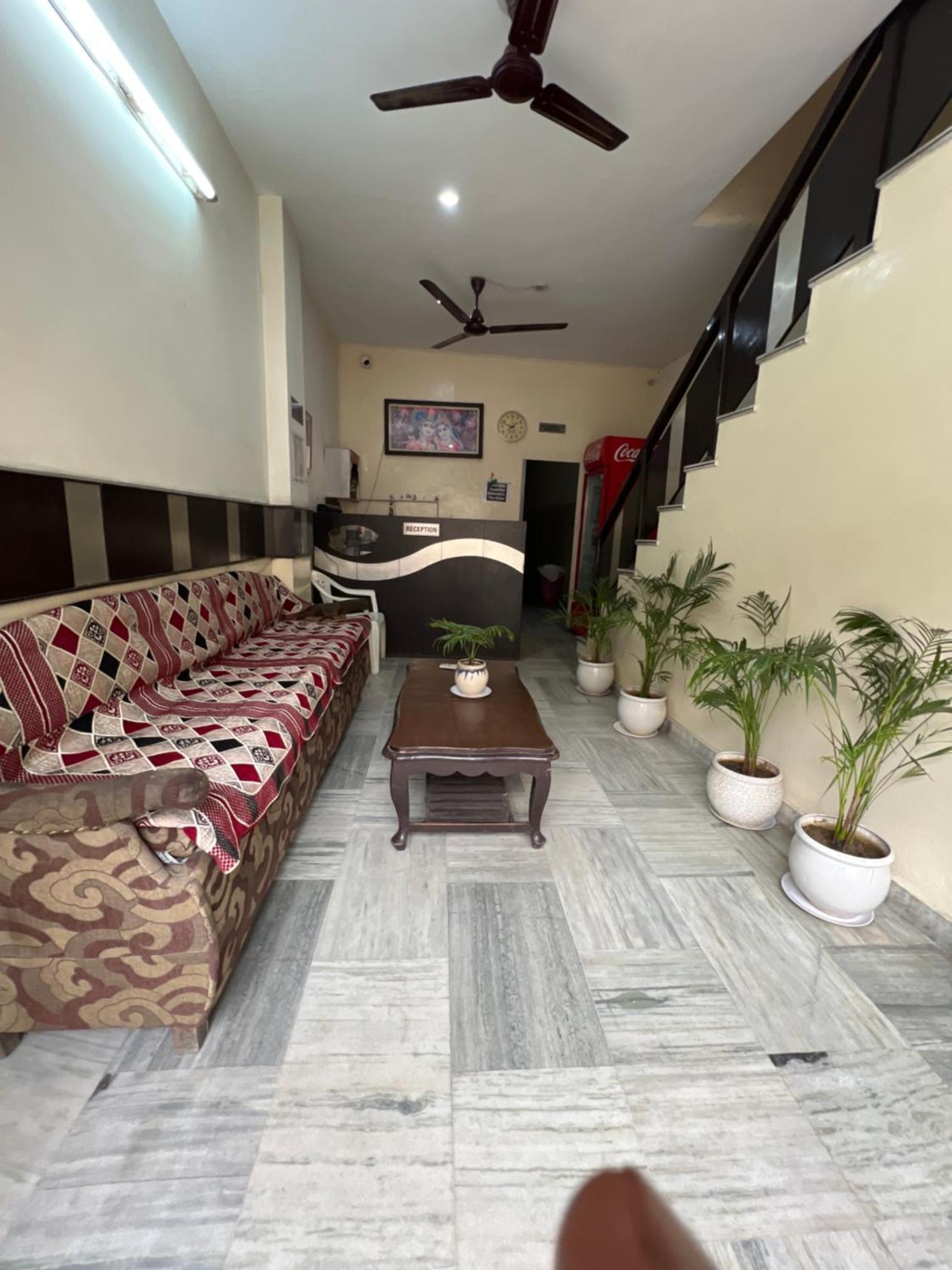 Raja Guest House -- Jalandhar Railway Station -- For Family, Couples, Travellers エクステリア 写真
