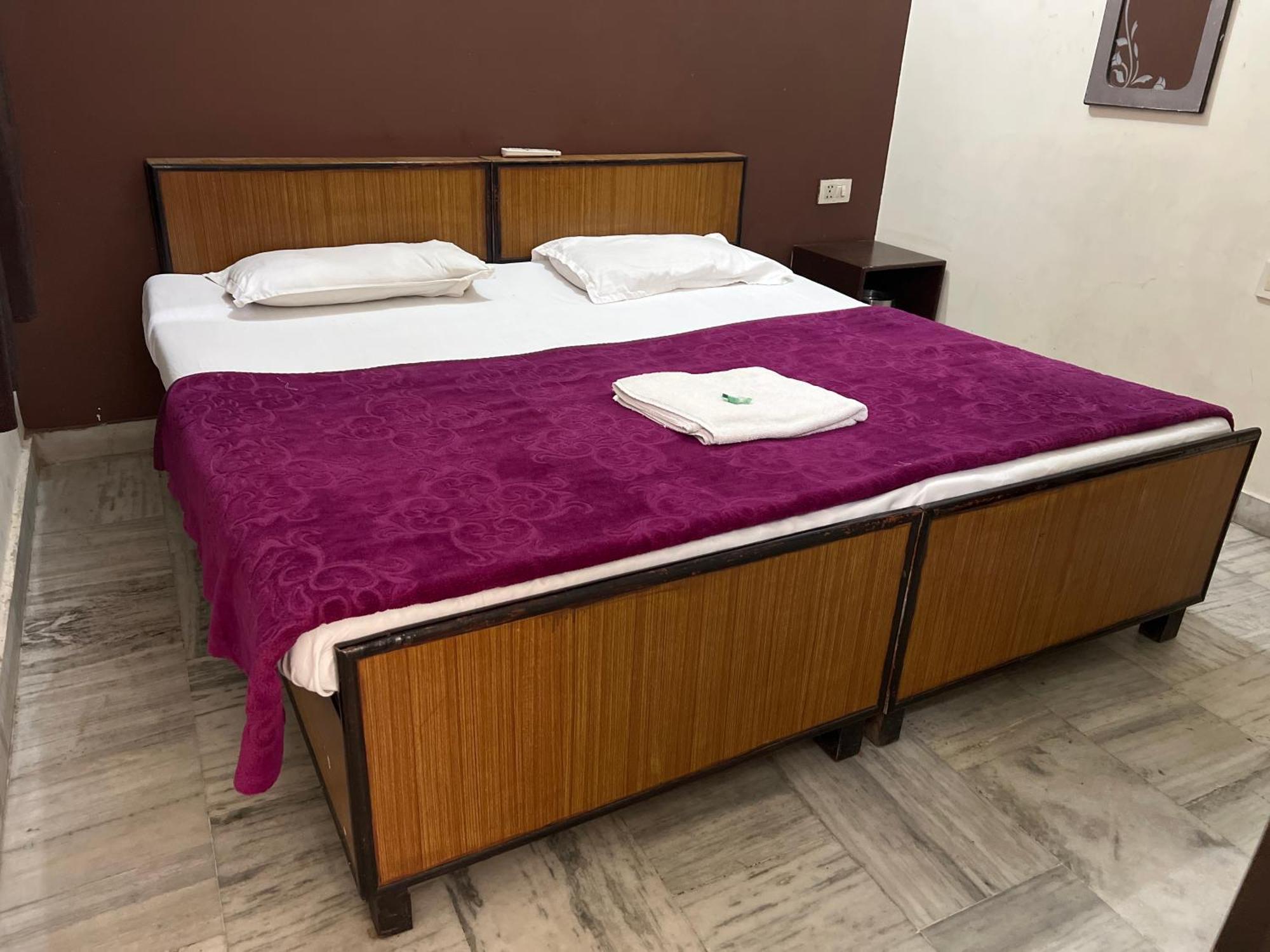 Raja Guest House -- Jalandhar Railway Station -- For Family, Couples, Travellers エクステリア 写真