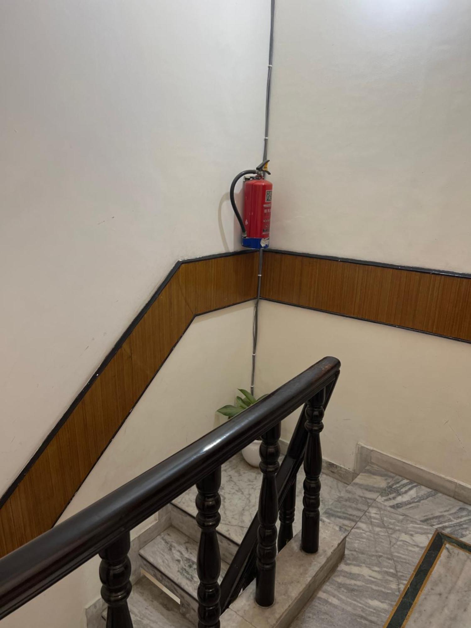 Raja Guest House -- Jalandhar Railway Station -- For Family, Couples, Travellers エクステリア 写真