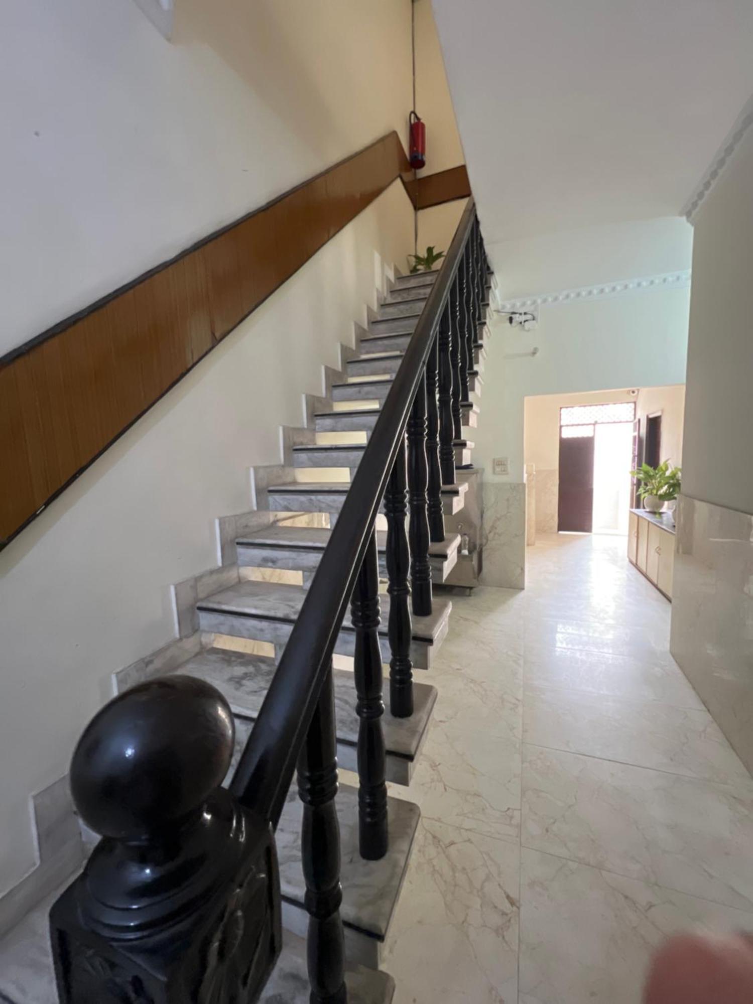 Raja Guest House -- Jalandhar Railway Station -- For Family, Couples, Travellers エクステリア 写真