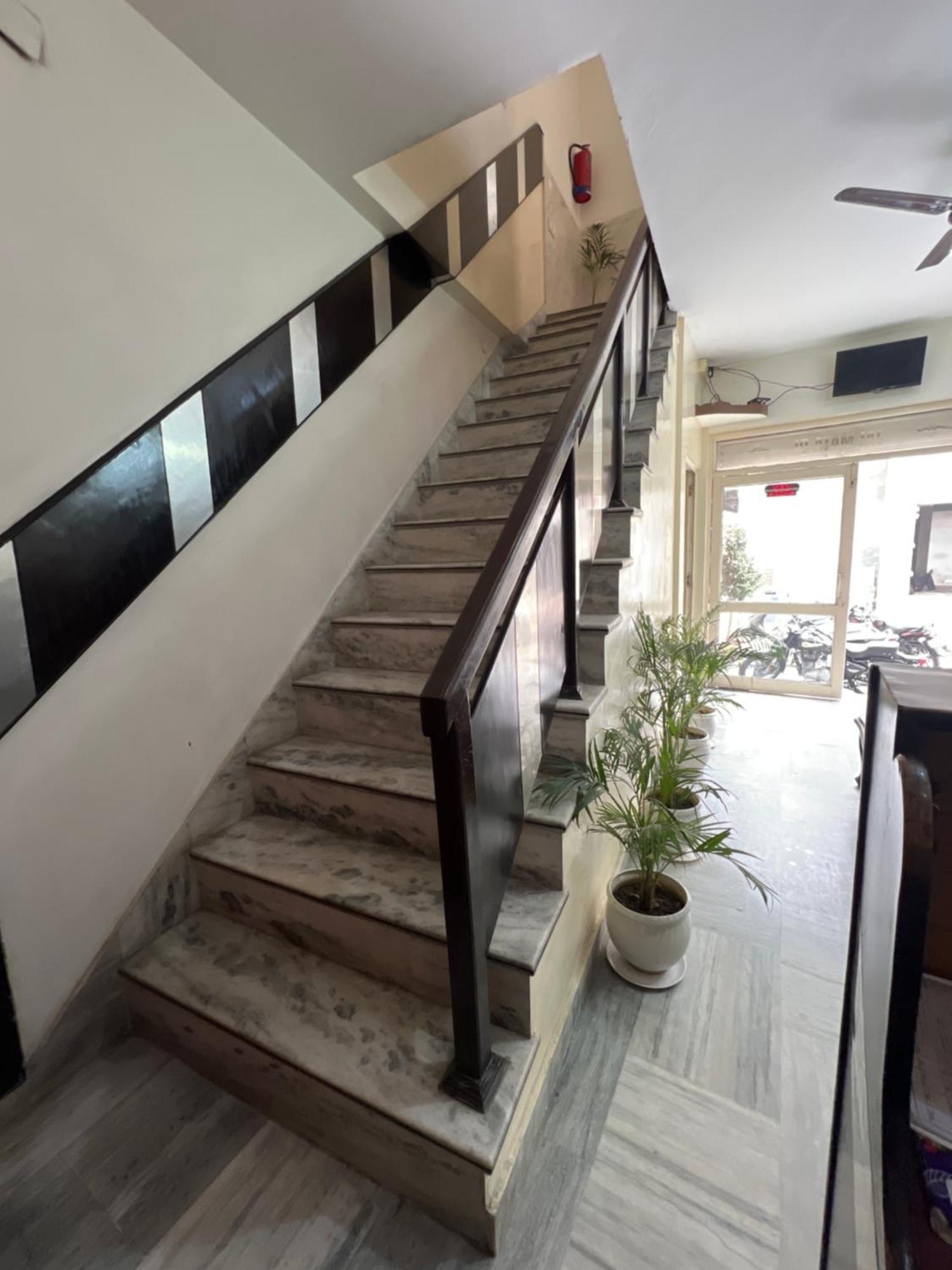 Raja Guest House -- Jalandhar Railway Station -- For Family, Couples, Travellers エクステリア 写真