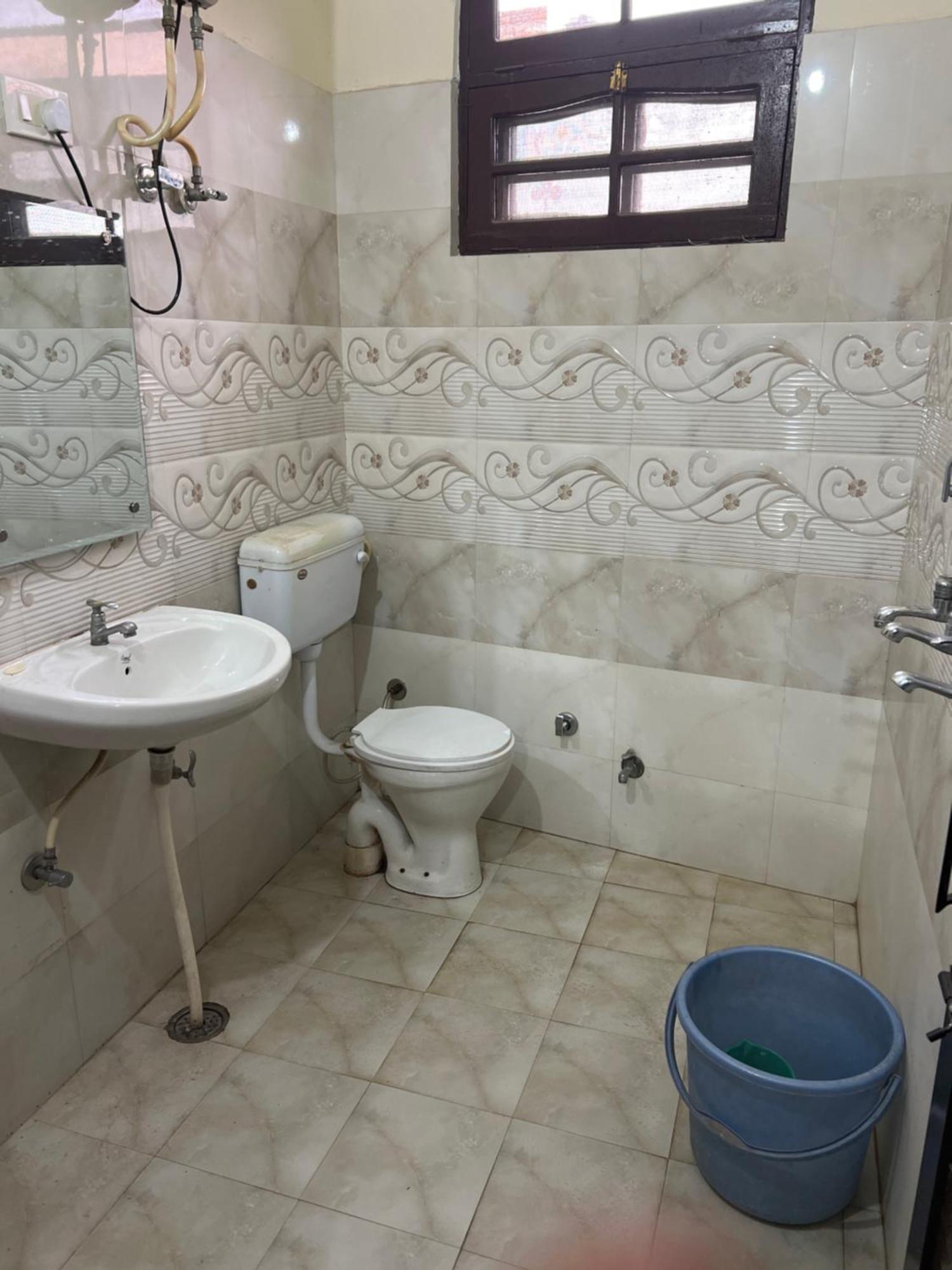 Raja Guest House -- Jalandhar Railway Station -- For Family, Couples, Travellers エクステリア 写真
