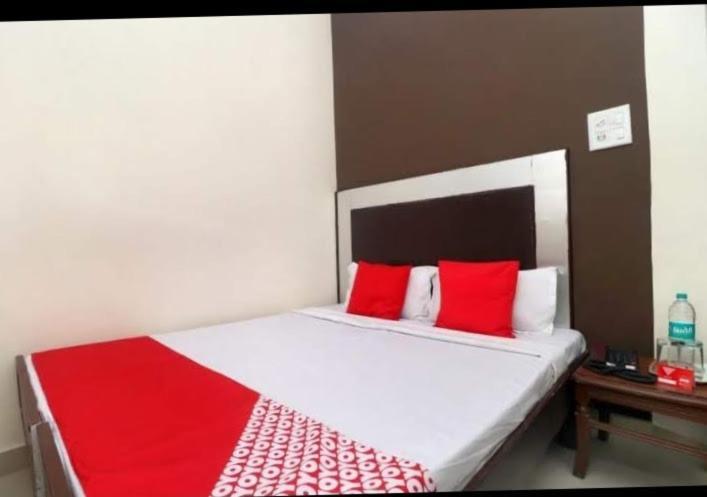Raja Guest House -- Jalandhar Railway Station -- For Family, Couples, Travellers エクステリア 写真