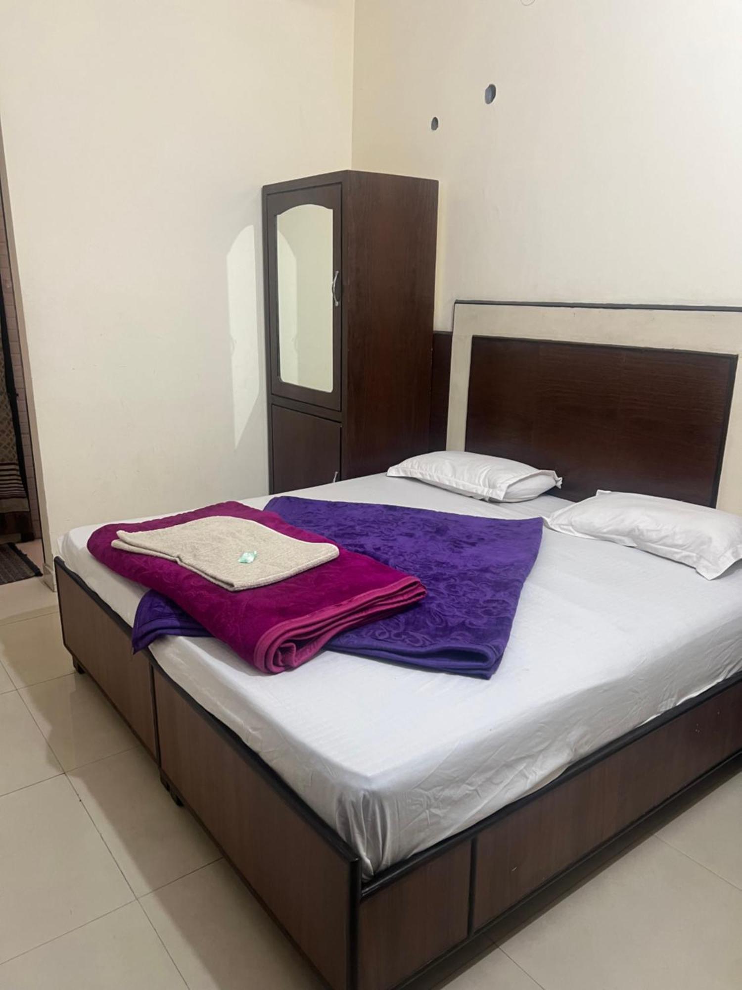 Raja Guest House -- Jalandhar Railway Station -- For Family, Couples, Travellers エクステリア 写真